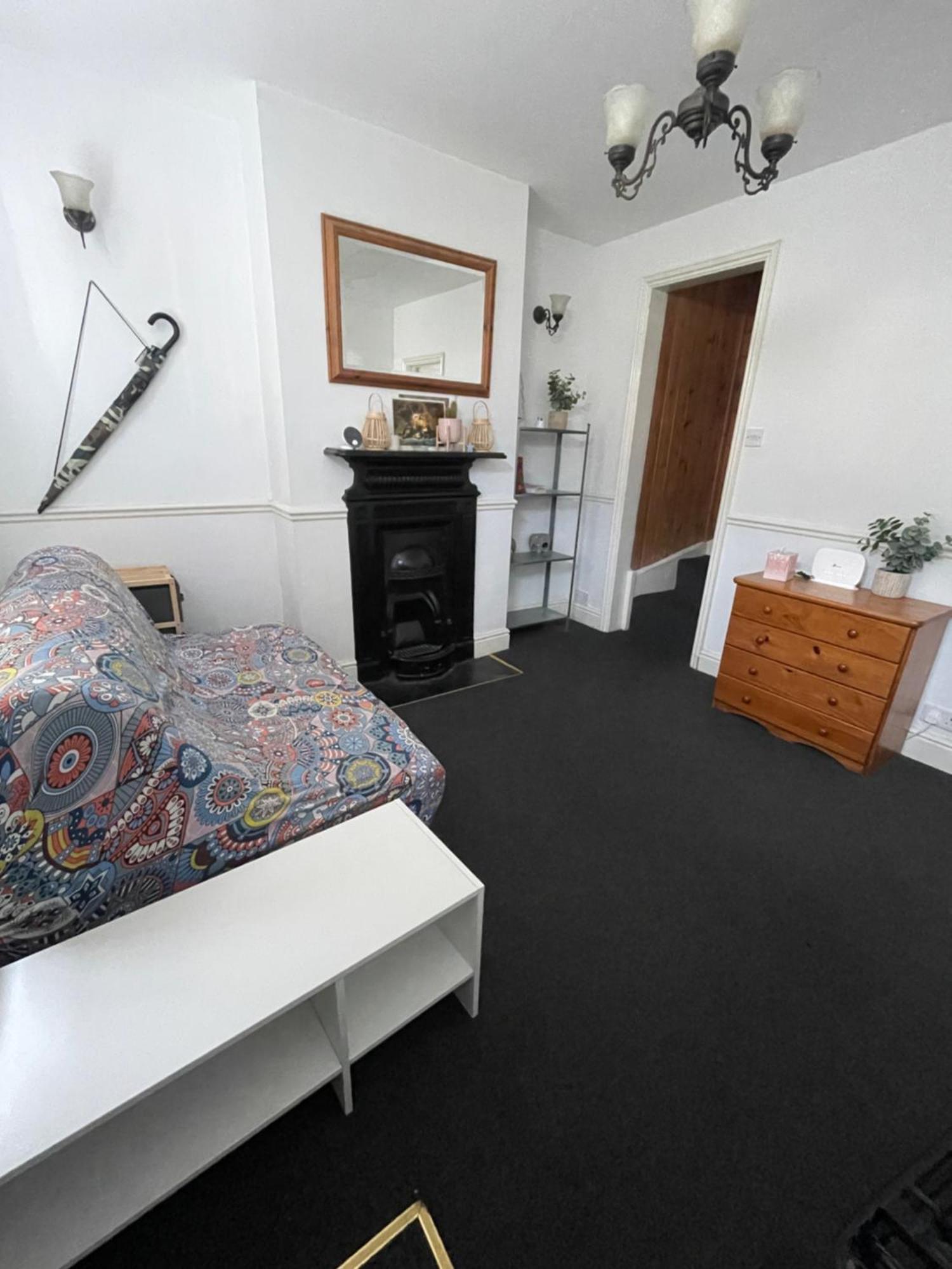 Cozy 3 Bedrooms Home Off Mill Road Sleep CBG Exterior photo